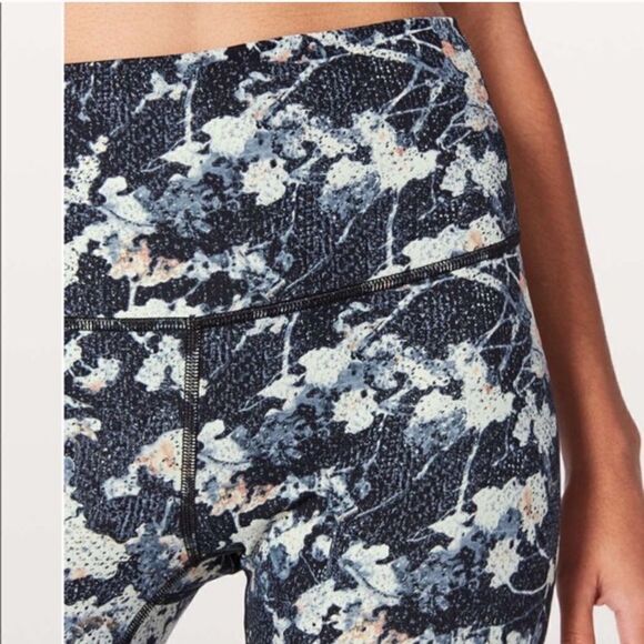 Lululemon Hi Rise Wunder Under Leggings - Picture 3 of 9